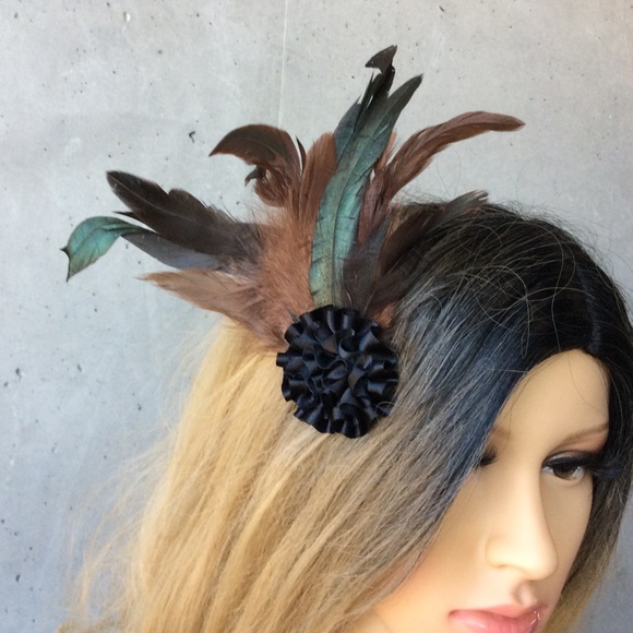 🎀 3PC FEATHER BRA NECKLACE HAIR PIECE FLOWER CLIP BOHO FESTIVAL IHEART RAVES - Picture 5 of 8